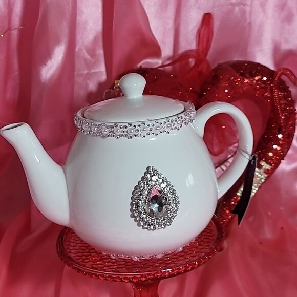 CRYSTALLINE  Beautiful White {Glass Teapot} Kitchen Home Decor!  1766 - Picture 2 of 5